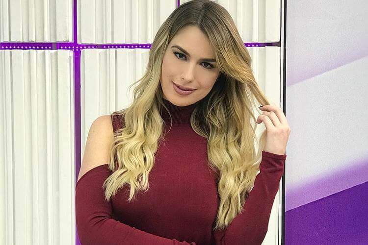 Em evento, Fernanda Keulla aparece com novo visual e faz revelação - Confira! - Área VIP